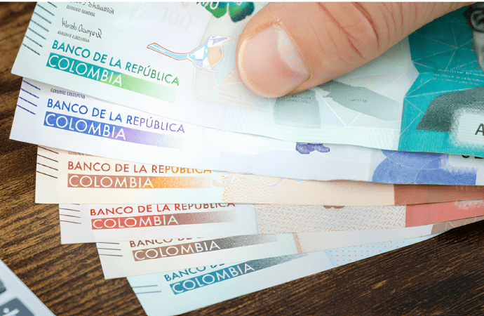 El salario mínimo de 2026 entra en debate: incertidumbre entre empresarios y más de siete millones de trabajadores