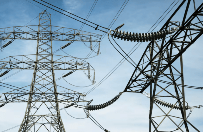 Decreto de emergencia traslada parte de la crisis eléctrica a los generadores
