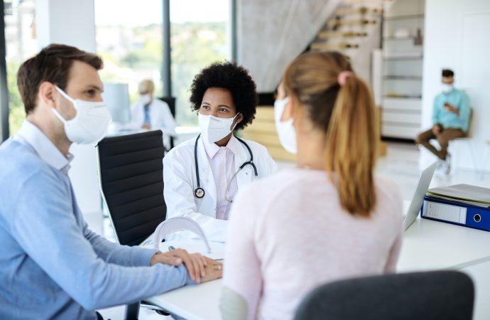 Gobierno ajusta copagos y cuotas moderadoras para 2026: así quedan los pagos en el sistema de salud