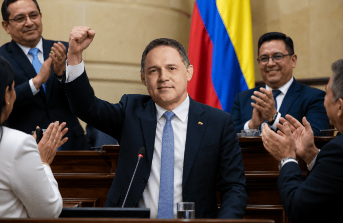 Honorio Henríquez fue elegido presidente del Senado y desató reacciones en el mundo político