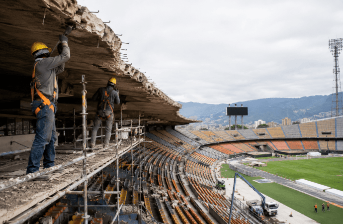 Así empieza el nuevo Atanasio Girardot: desmontan la cubierta que acompañó al estadio durante más de 7 décadas