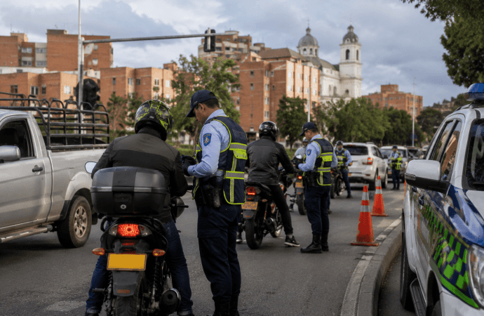 Operativos de movilidad en Rionegro dejan 14 vehículos inmovilizados y 35 comparendos