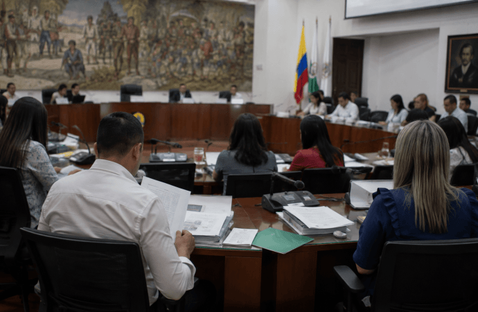 Rosa Acevedo responde a León Mario Bedoya por la FLA