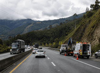 Autopista Medellín-Bogotá enfrenta cuestionamientos por falta de grúa y ambulancia
