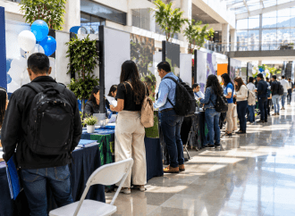 Feria de empleo llega a Plaza Arrayanes